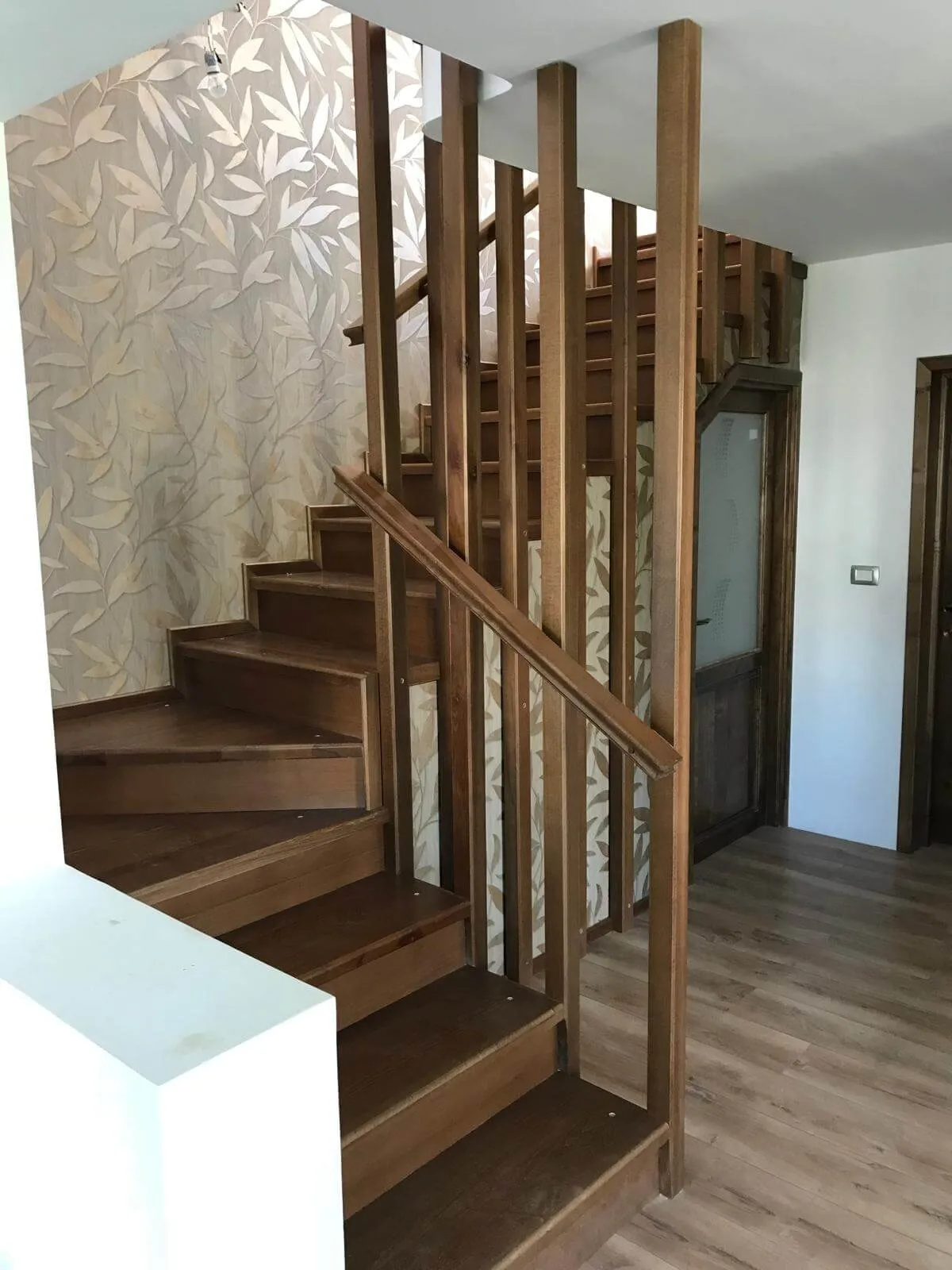 mobilier scari MDF vopsit si frezat